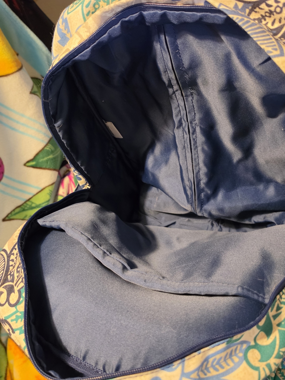 Vera Bradley Santiago 4-Piece Set: Rolling Backpack, Hipster Crossbody & Wallets - Picture 8 of 16